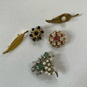Vintage pins. Set of five